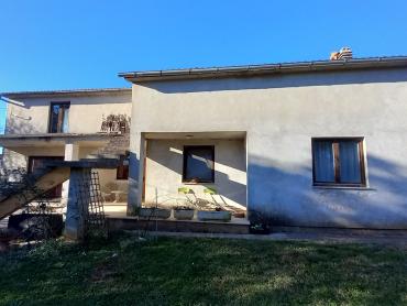 Kuća s više stanova i potencijalom za proširenje, Umag okolica