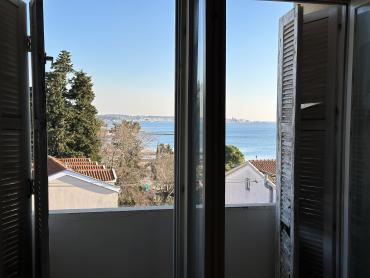 STAN U CENTRU NA SVEGA 100M OD MORA I SVIH SADRŽAJA
