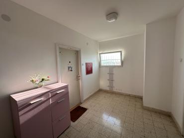 STAN U CENTRU NA SVEGA 100M OD MORA I SVIH SADRŽAJA