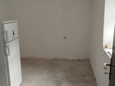 Prilika kuća na velikoj parceli Vrlika Kosore