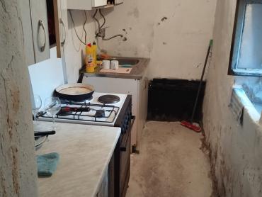 Prilika kuća na velikoj parceli Vrlika Kosore