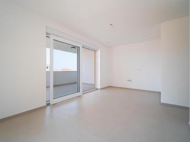 USELJIVA NOVOGRADNJA U NOVALJI - SAMO 800m OD PLAŽE