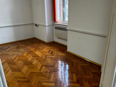 Poslovni prostor 65 m2 centar - najam