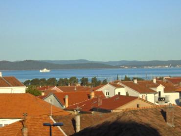 Prodaje se trosobni stan s balkonom – 77 m², Melada, Zadar