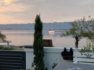 Luksuzna nekretnina na idiličnoj lokaciji - 1. red do mora!
