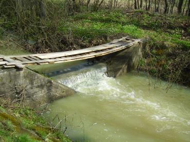 KUĆA S OKUĆNICOM I POTOKOM