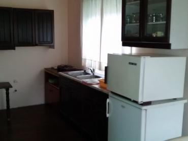 KUĆA S OKUĆNICOM I POTOKOM