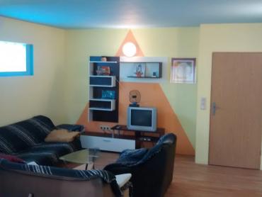 KUĆA S OKUĆNICOM I POTOKOM
