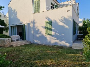 RIJETKOST!!! Punta Skala apartman u resortu 2 red do mora! 