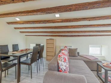 POREČ,TOP LOKACIJA, stan  prvi red do mora