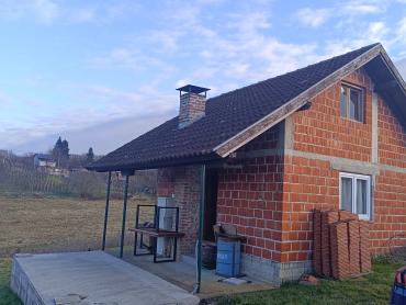 Prodaje se vikendica