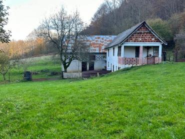 SEOSKO IMANJE SA ŠUMOM I ORANICAMA BUŽIN 