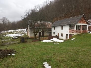 SEOSKO IMANJE SA ŠUMOM I ORANICAMA BUŽIN 
