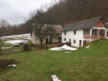 SEOSKO IMANJE SA ŠUMOM I ORANICAMA BUŽIN 