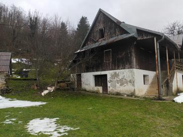 SEOSKO IMANJE SA ŠUMOM I ORANICAMA BUŽIN 