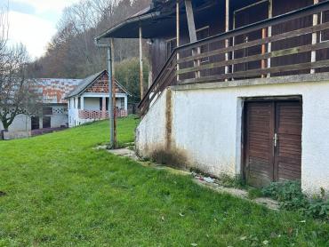 SEOSKO IMANJE SA ŠUMOM I ORANICAMA BUŽIN 