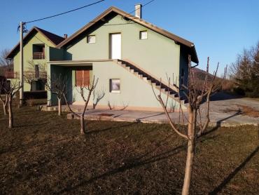 IMANJE U LICI S PUNO ZEMLJIŠTA PRILIKA