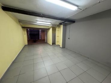Krnjevo garaža sa sanitarnim čvorom!