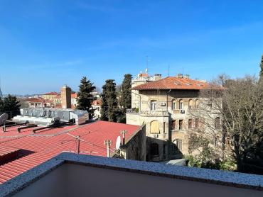Prostrani stan u centru s panoramskim pogledom na grad - 2 terase!
