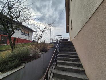 Kuća duplex sa dvorištem i parkingom nadomak Tuheljskih Toplica!