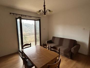 Kuća za renovaciju s terasom s koje nećete željeti otići!