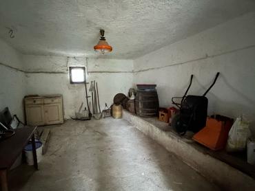 Kuća za renovaciju s terasom s koje nećete željeti otići!
