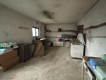 Kuća za renovaciju s terasom s koje nećete željeti otići!