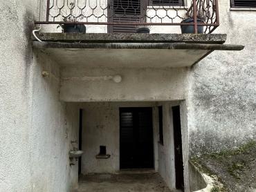 Kuća za renovaciju s terasom s koje nećete željeti otići!