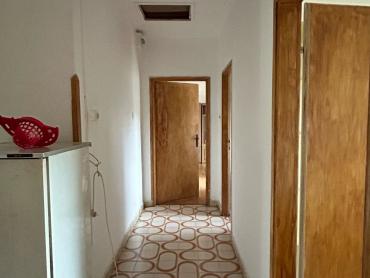 Kuća za renovaciju s terasom s koje nećete željeti otići!