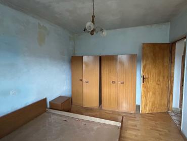 Kuća za renovaciju s terasom s koje nećete željeti otići!