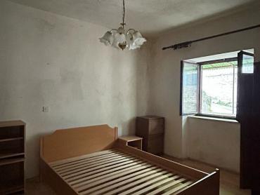 Kuća za renovaciju s terasom s koje nećete željeti otići!