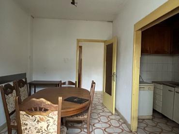 Kuća za renovaciju s terasom s koje nećete željeti otići!