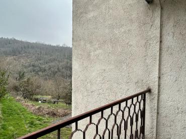 Kuća za renovaciju s terasom s koje nećete željeti otići!