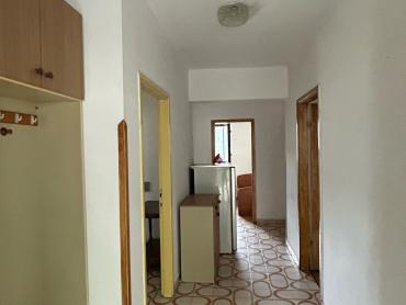 Kuća za renovaciju s terasom s koje nećete željeti otići!