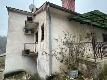 Kuća za renovaciju s terasom s koje nećete željeti otići!