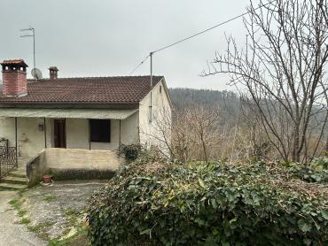 Kuća za renovaciju s terasom s koje nećete željeti otići!