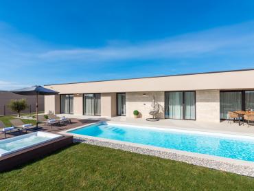 Prekrasna dizajnerska vila u Kašteliru