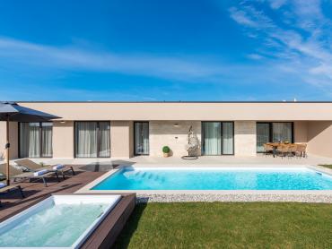 Prekrasna dizajnerska vila u Kašteliru