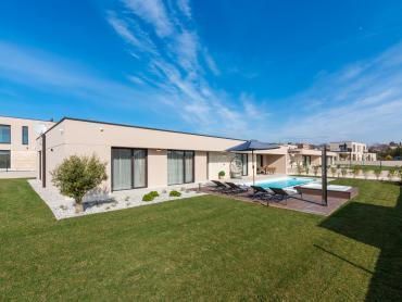 Prekrasna dizajnerska vila u Kašteliru