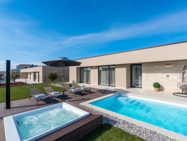 Prekrasna dizajnerska vila u Kašteliru