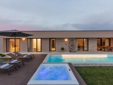 Prekrasna dizajnerska vila u Kašteliru