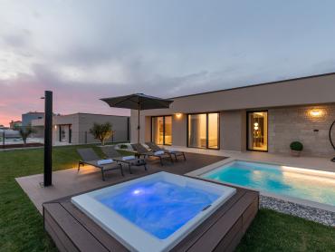 Prekrasna dizajnerska vila u Kašteliru