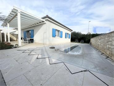 NOVIGRAD, VILA SA BAZENOM