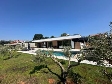 RIJETKOST NA TRŽIŠTU Labin villa s 2 stana i bazenom
