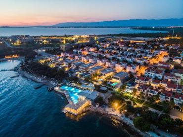 RIJETKOST!!! Punta Skala apartman u resortu 2 red do mora! 
