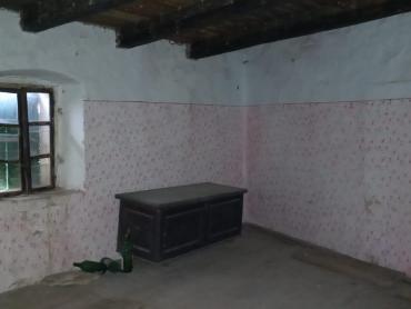 Kuca sa velikim građevinskim terenom