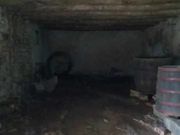 Kuca sa velikim građevinskim terenom
