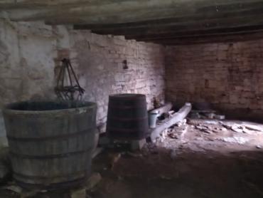 Kuca sa velikim građevinskim terenom
