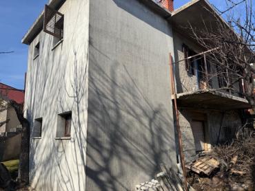 Kuća u Studeni sa 300m2 okućnice