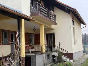 OBITELJSKA KUĆA U BIŠKUPCU